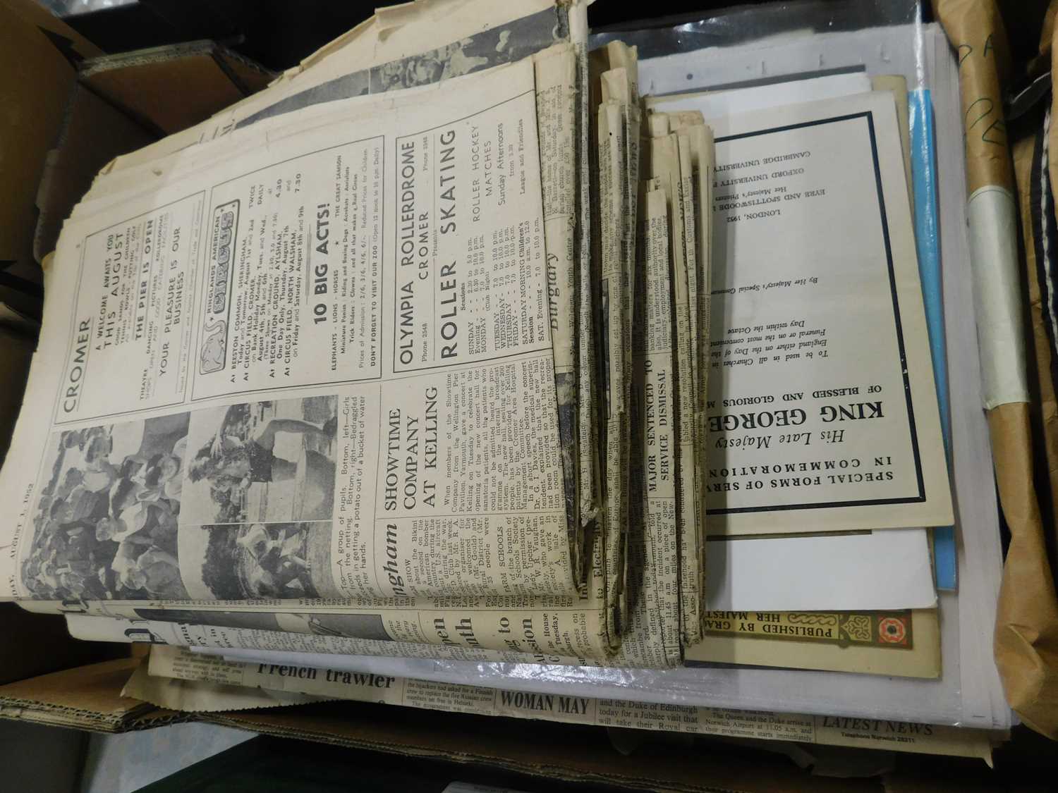 Box: Good quantity of assorted ephemera mainly vintage newspapers plus some periodicals