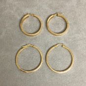 Two pairs of 9 ct gold hoop earrings 4.6 g