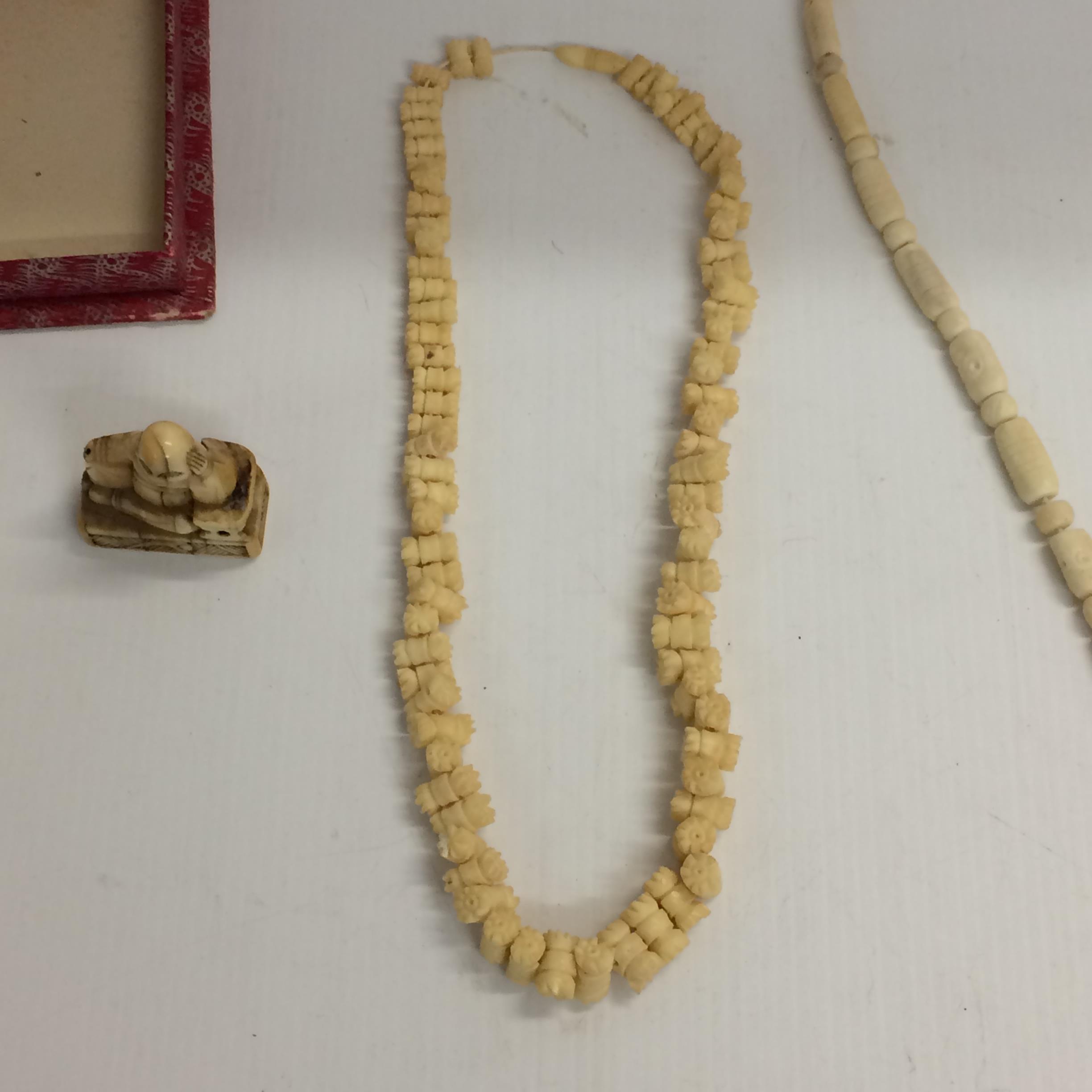 A quantity of bone necklaces and figures - Image 4 of 7