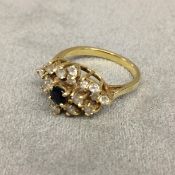 18 ct gold sapphire and diamond cluster ring 4.6 g size M