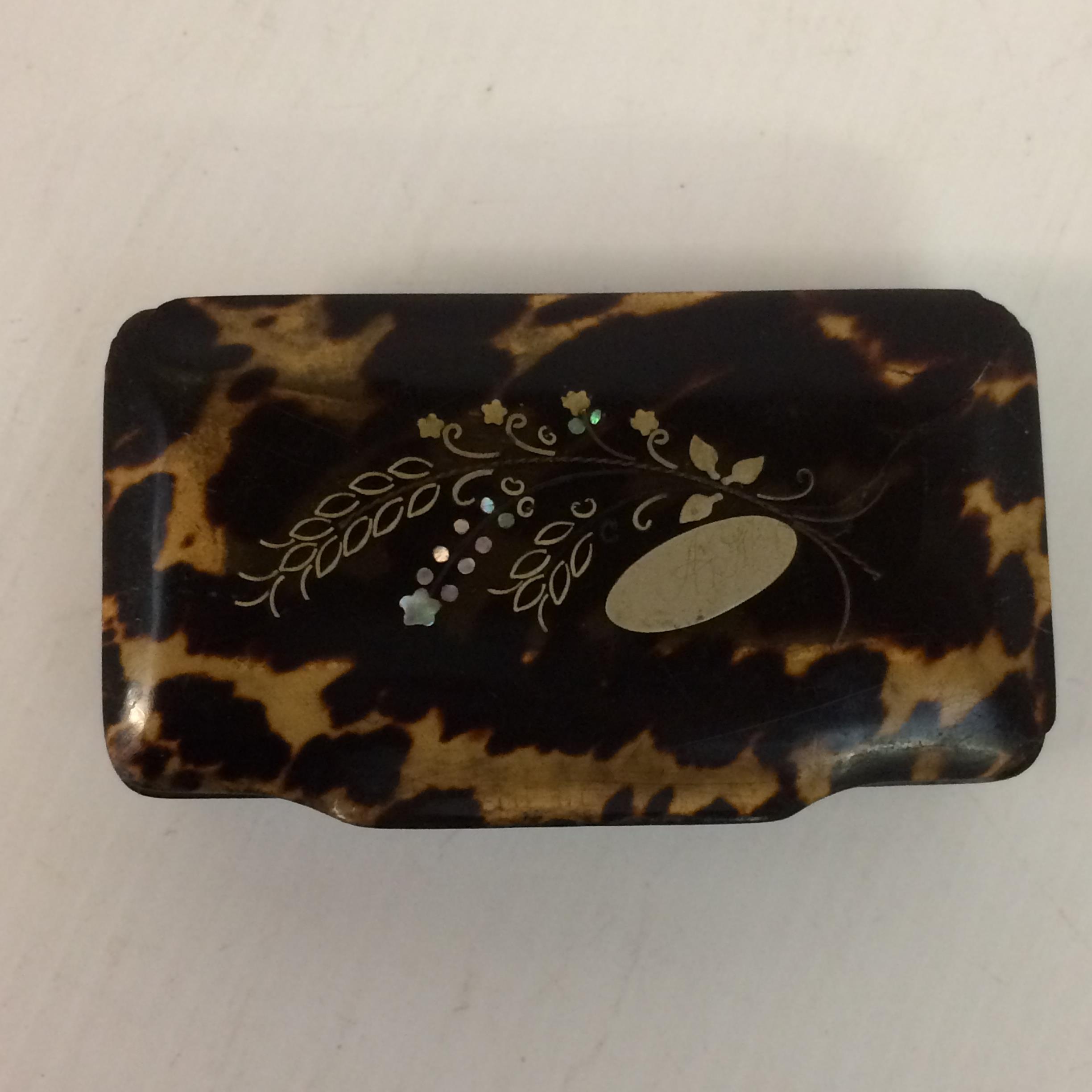 Tortoiseshell trinket box (some minor wear - see images), overall 8cm long x 4 cm x 2cm high - Image 4 of 5