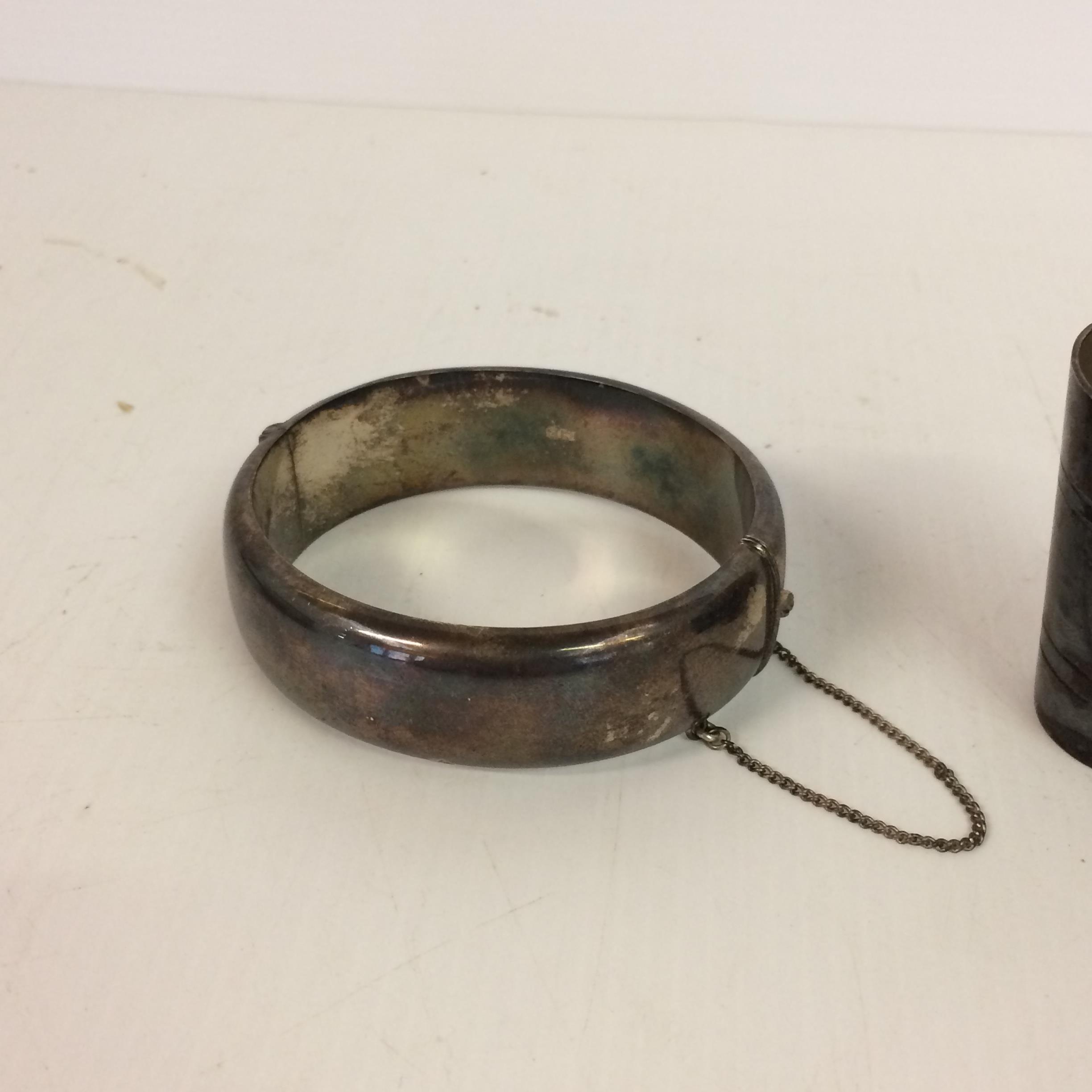 Hallmarked silver hinged bracelet, and an EPNS and tortoise lidded circular box - Image 3 of 5