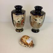 1910 Pair of satsumas vases ( damaged) and shell with unmarked white metal lid