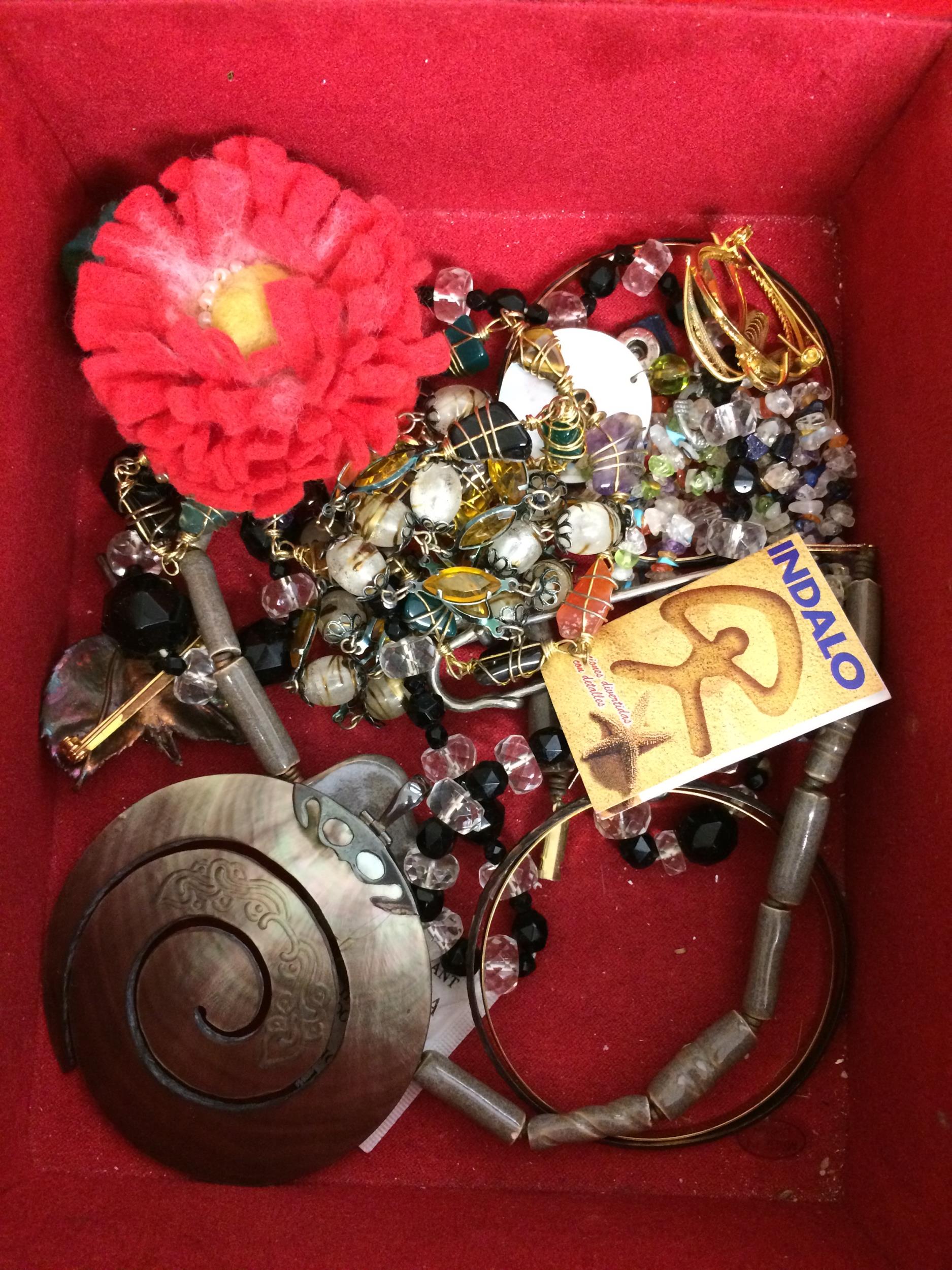 Quantity of costume jewellery - Image 2 of 8