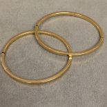 Pair of 9 ct gold hoop bangle bracelets 10 g