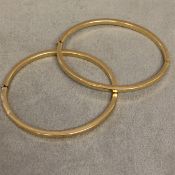 Pair of 9 ct gold hoop bangle bracelets 10 g