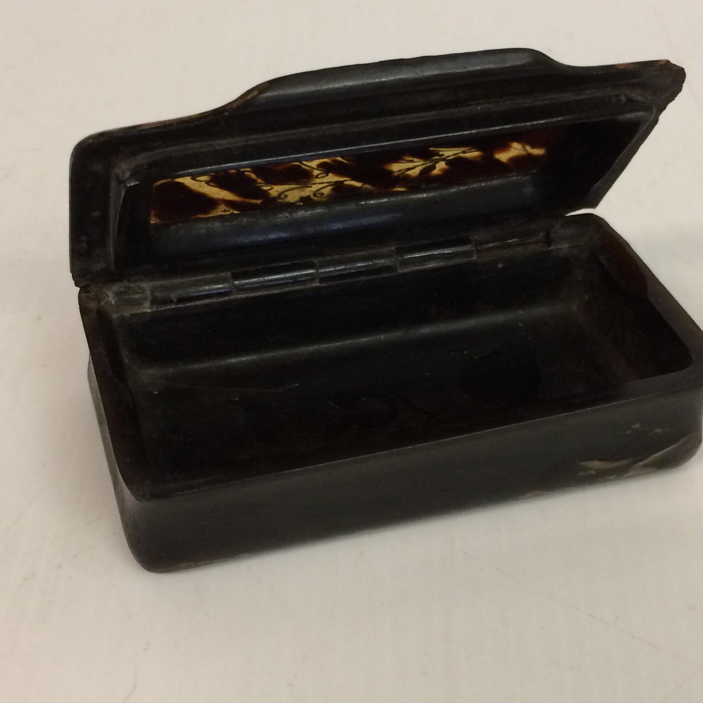 Tortoiseshell trinket box (some minor wear - see images), overall 8cm long x 4 cm x 2cm high - Image 5 of 5