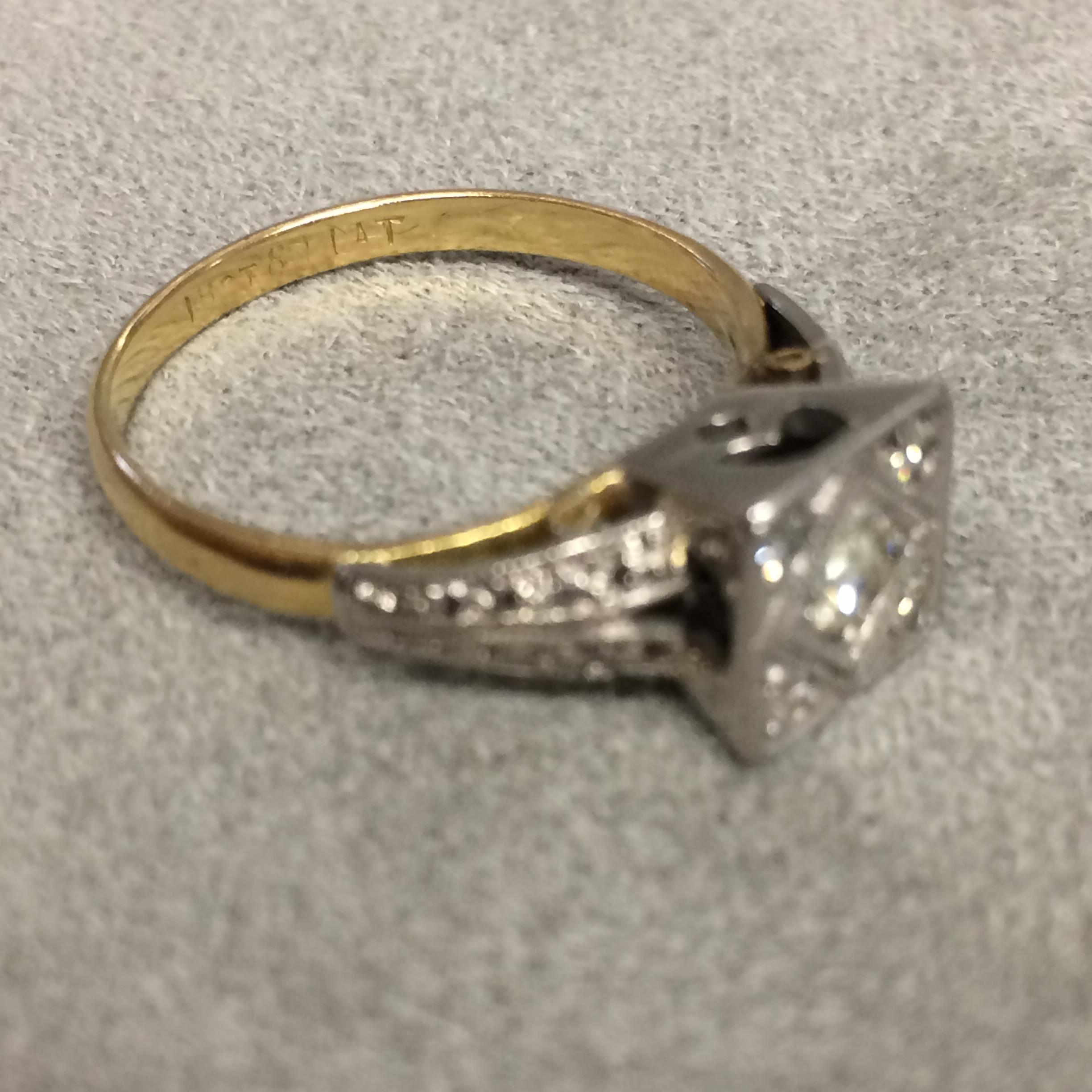 18ct gold and platinum, art deco plaque ring. Central brilliant cut diamond with four brilliant - Image 2 of 4