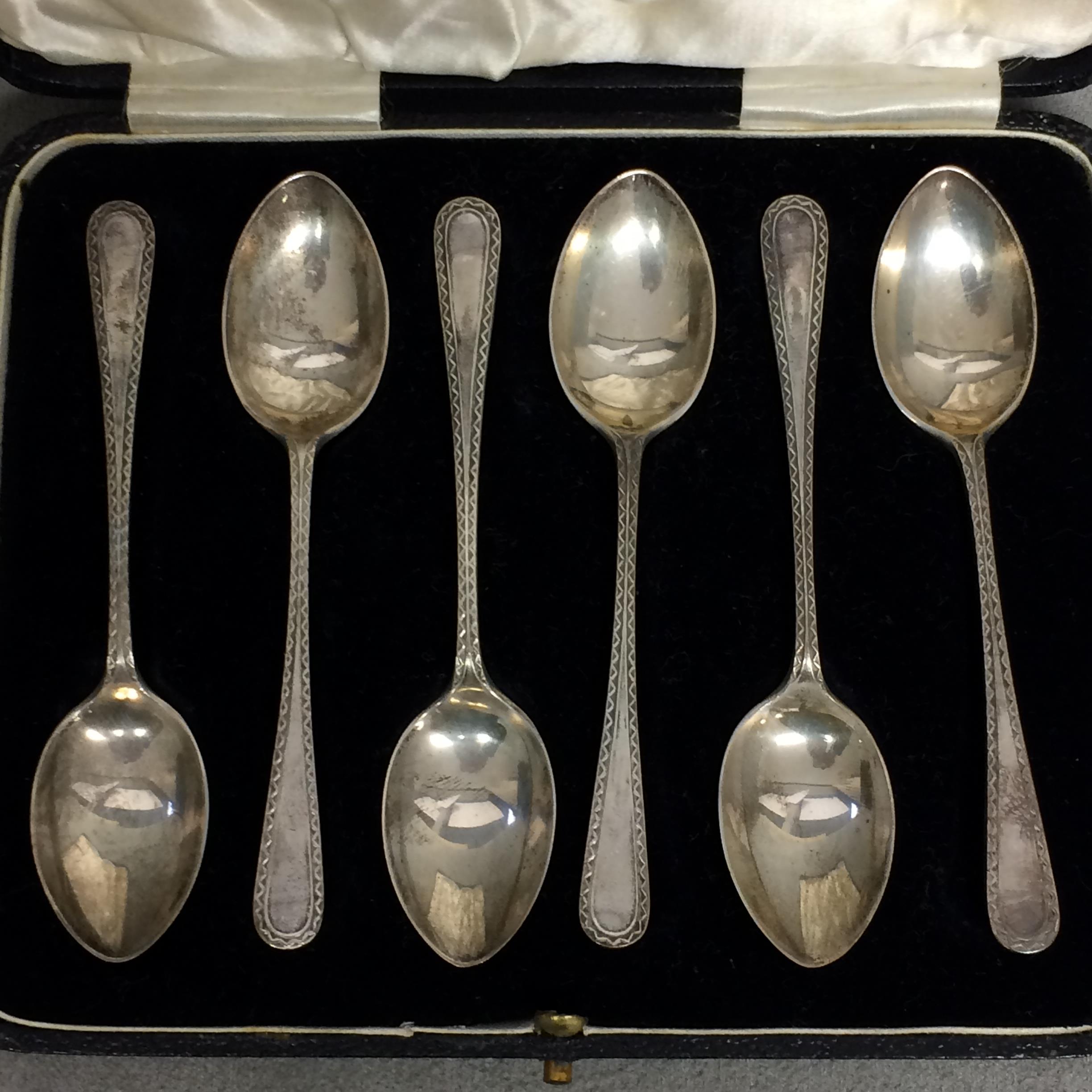 Collection of sterling silver items to include boxed set of coffee spoons, cigarette case and spoon - Image 9 of 10