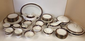 Aynsley leighton service, circa 8 pieces service, dinner plate, side plates, saucers, 2 serving