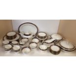 Aynsley leighton service, circa 8 pieces service, dinner plate, side plates, saucers, 2 serving