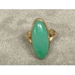 Yellow metal and Chrysoprase (green quartz) , with worn marks to shank, 4.3g, size M