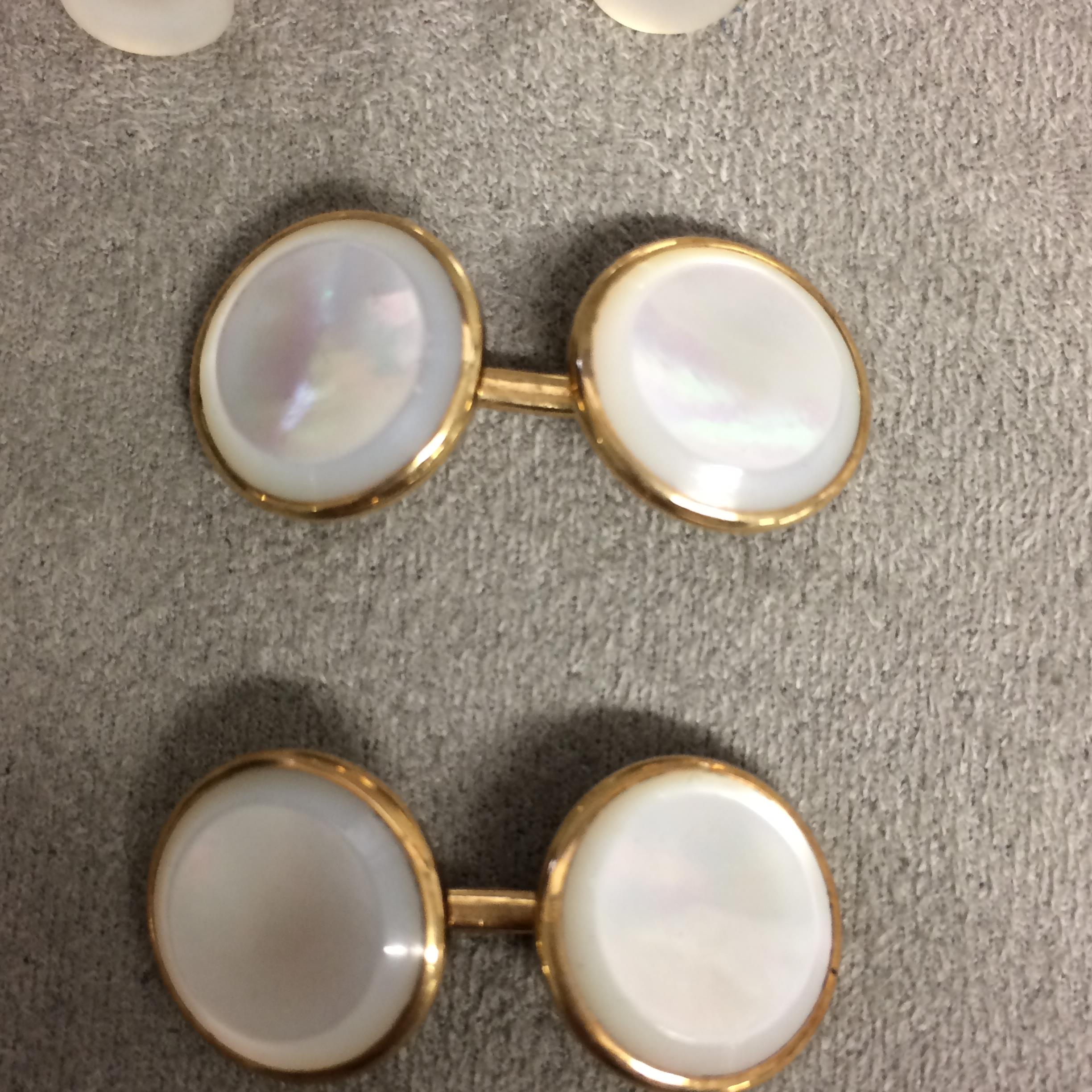 Collection of unmarked yellow metal and mother of pearl cufflinks and dress studs, 18g - Image 3 of 8