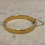 Unmarked yellow metal bangle bracelet 14g