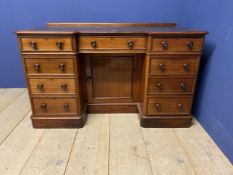 A good mahogany knee hole desk, with green tooled leather top, and 9 drawers 130w x 75h x 63d cm