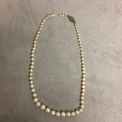 Strand of graduated cultured pearls, 37cm