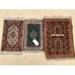 Quantity of small rugs/prayer mats, as found, 56x74; 38x58; 39x64; 310x402cm