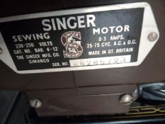 Vintage Singer Sewing machine, see images for details