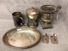 Collection of silver plated wares to include a glass bottomed mug, and oval bowl and other items