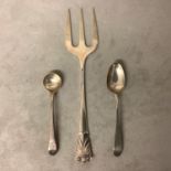 Mixed collection of sterling silver items to include toasting fork, and two tea spoons, 78g