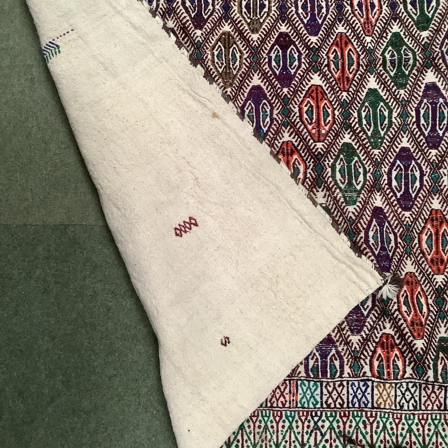 2 rug bags; 133 x 174cm; 59 x 104cm; All being sold on behalf of Charity; see images for details - Image 5 of 6