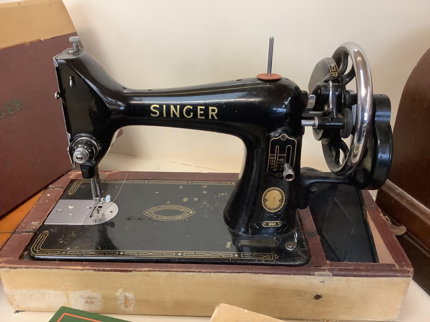 2 vintage sewing machines - Image 2 of 6