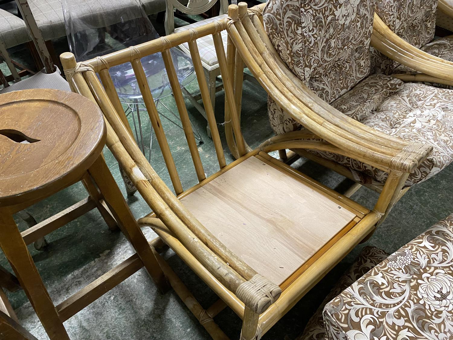 Suite of 3 pieces of bamboo/cane conservatory furniture, with William Morris design upholstery (with - Image 2 of 4