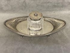 Victorian sterling silver inkwell and stand by Atkin Brothers Sheffield 1857, gross 275g
