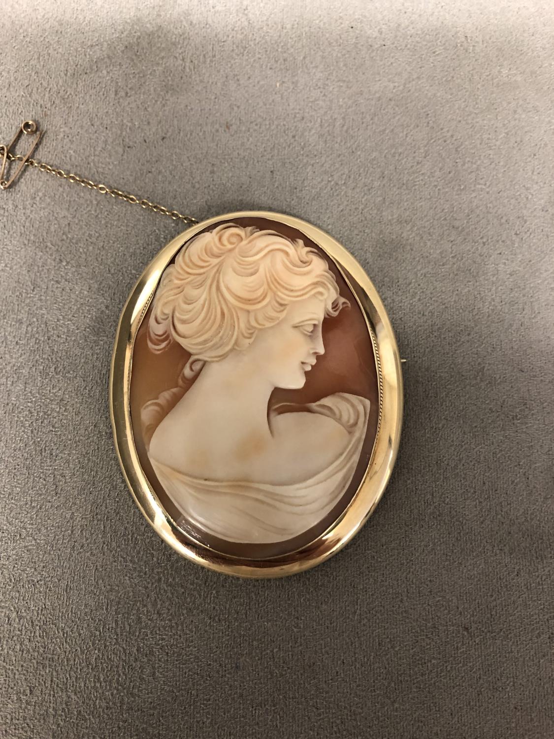 9ct gold mounted shell Cameo brooch, with oval image of a classical lady, 6cm x 7.5cm, 30grams gross - Image 2 of 5