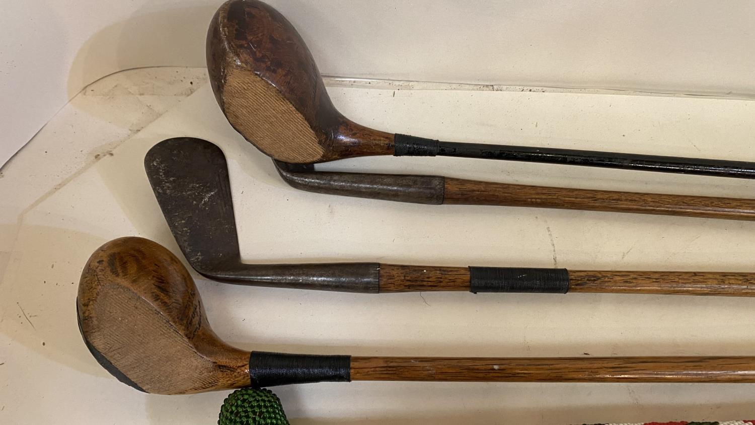 A quantity of walking sticks, canes with horn and white metal handles, golf clubs etc; including a - Bild 5 aus 9