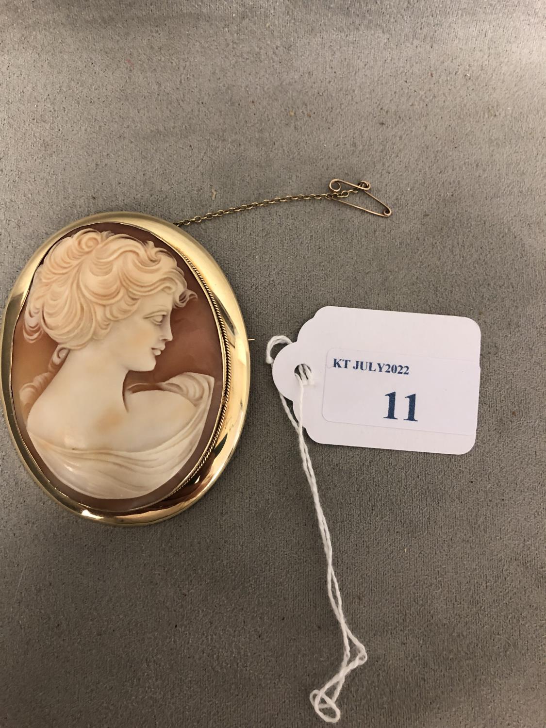 9ct gold mounted shell Cameo brooch, with oval image of a classical lady, 6cm x 7.5cm, 30grams gross - Image 5 of 5