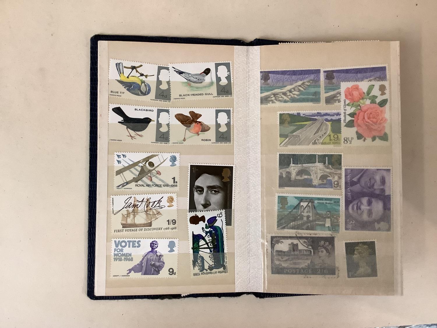 TWO COMMEMORATIVE STAMP ALBUMS, Great Britain and Chanel islands and loose stamps & a Quantity of - Bild 28 aus 41