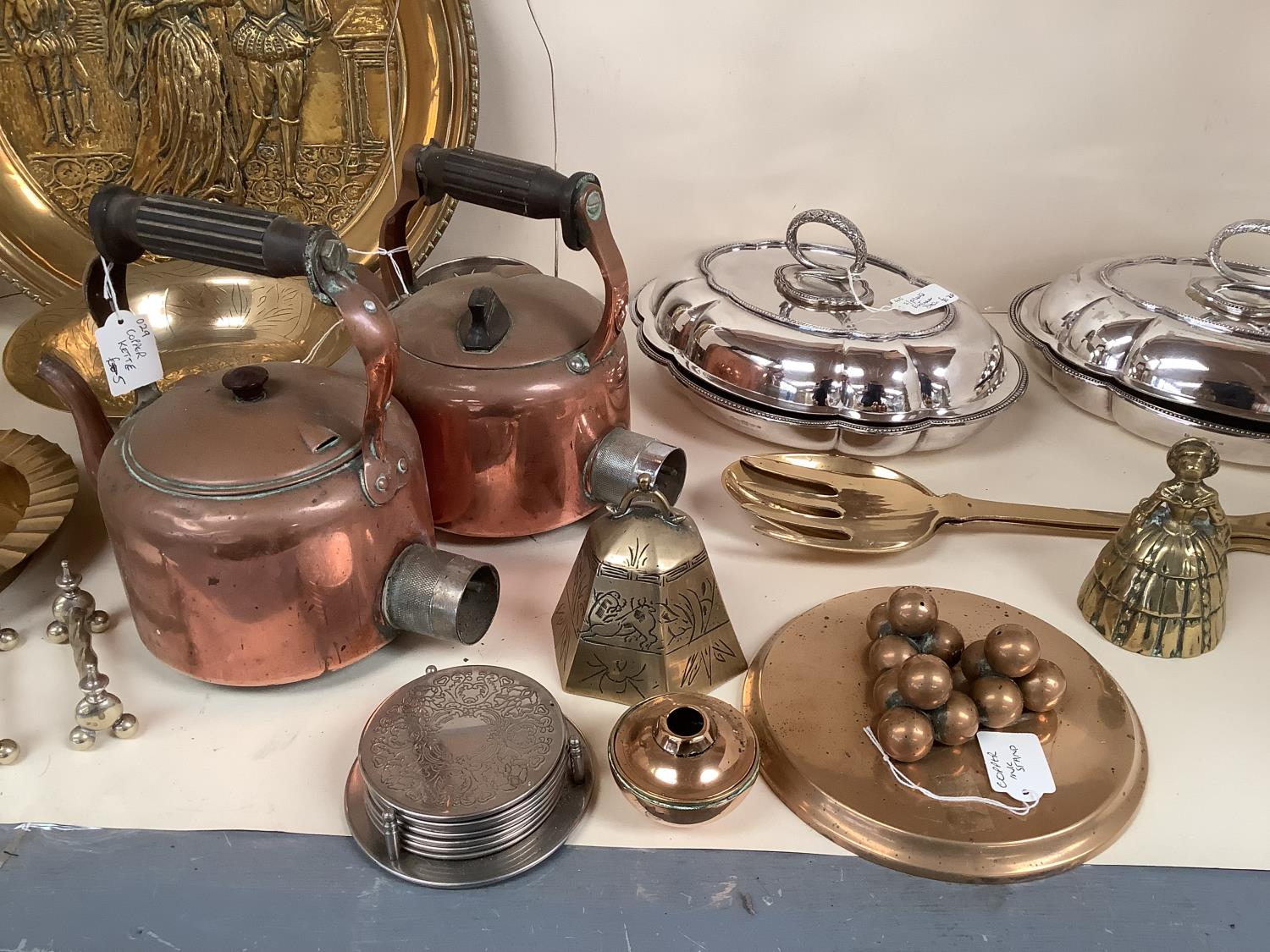 A quantity of mixed brasswares and copper items etc - Image 2 of 7