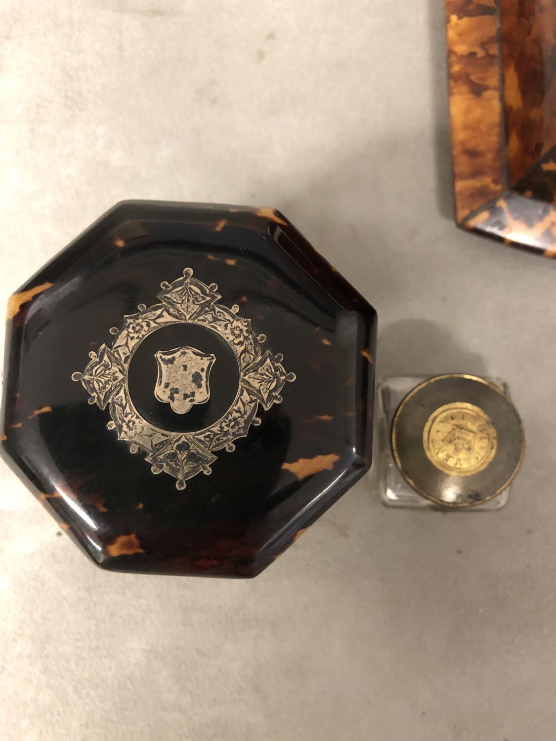 A C19th Tortoise shell and bone casket shaped two comparment tea caddy, and a hexagonal, white metal - Bild 4 aus 7