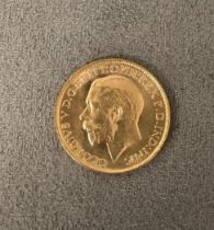 George V gold sovereign dated 1918, 8 grams, in perspex case