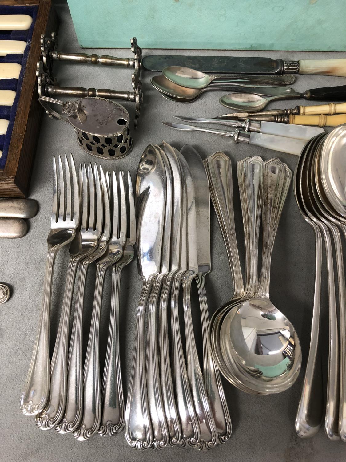 A large collection of silver plated wares to include boxed sets caddy spoons, asparagus tongs and - Image 8 of 14