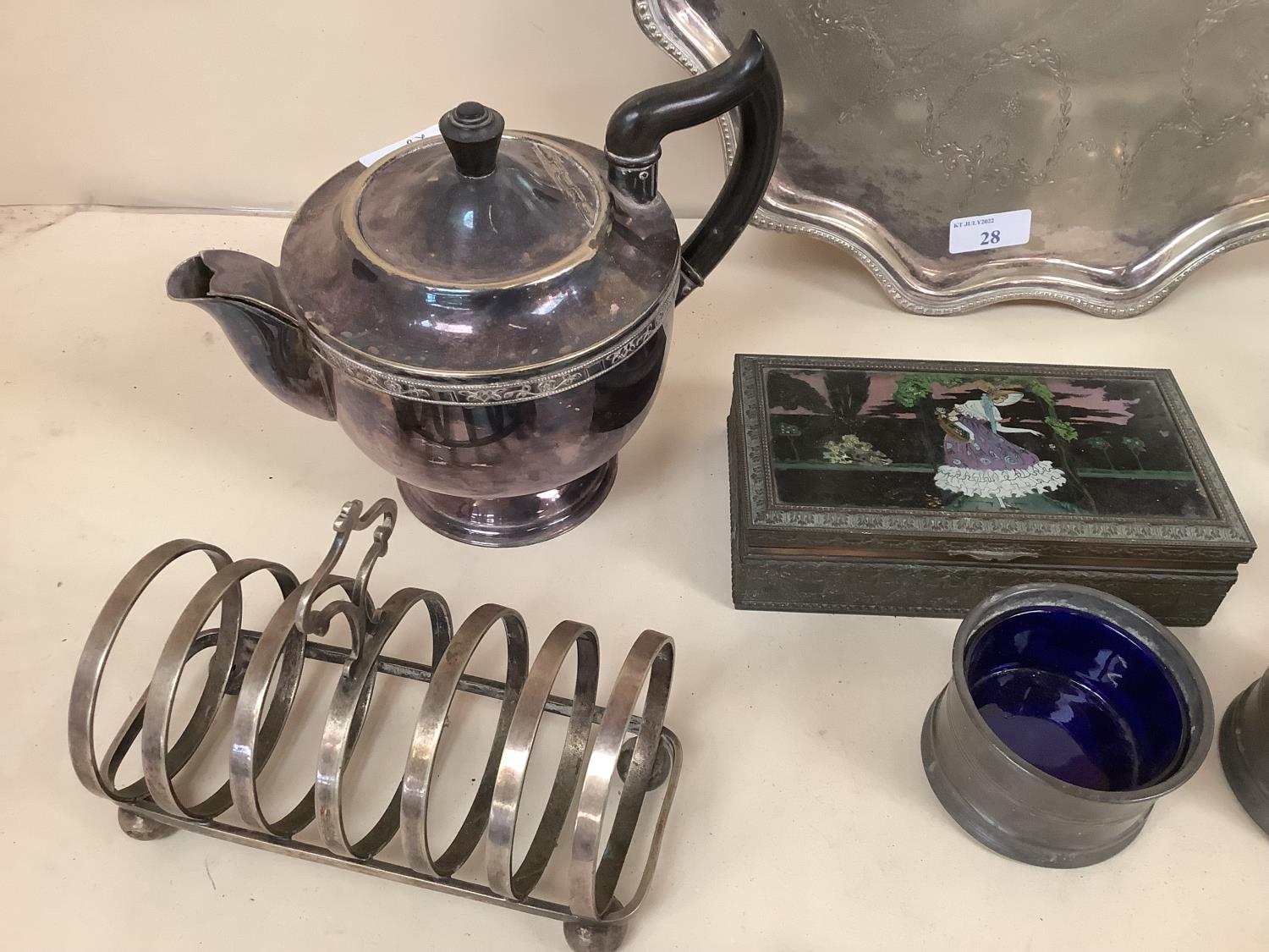 Quantity of silver plate and a two sterling silver dressing table items, a box with butterfly wing - Bild 3 aus 9