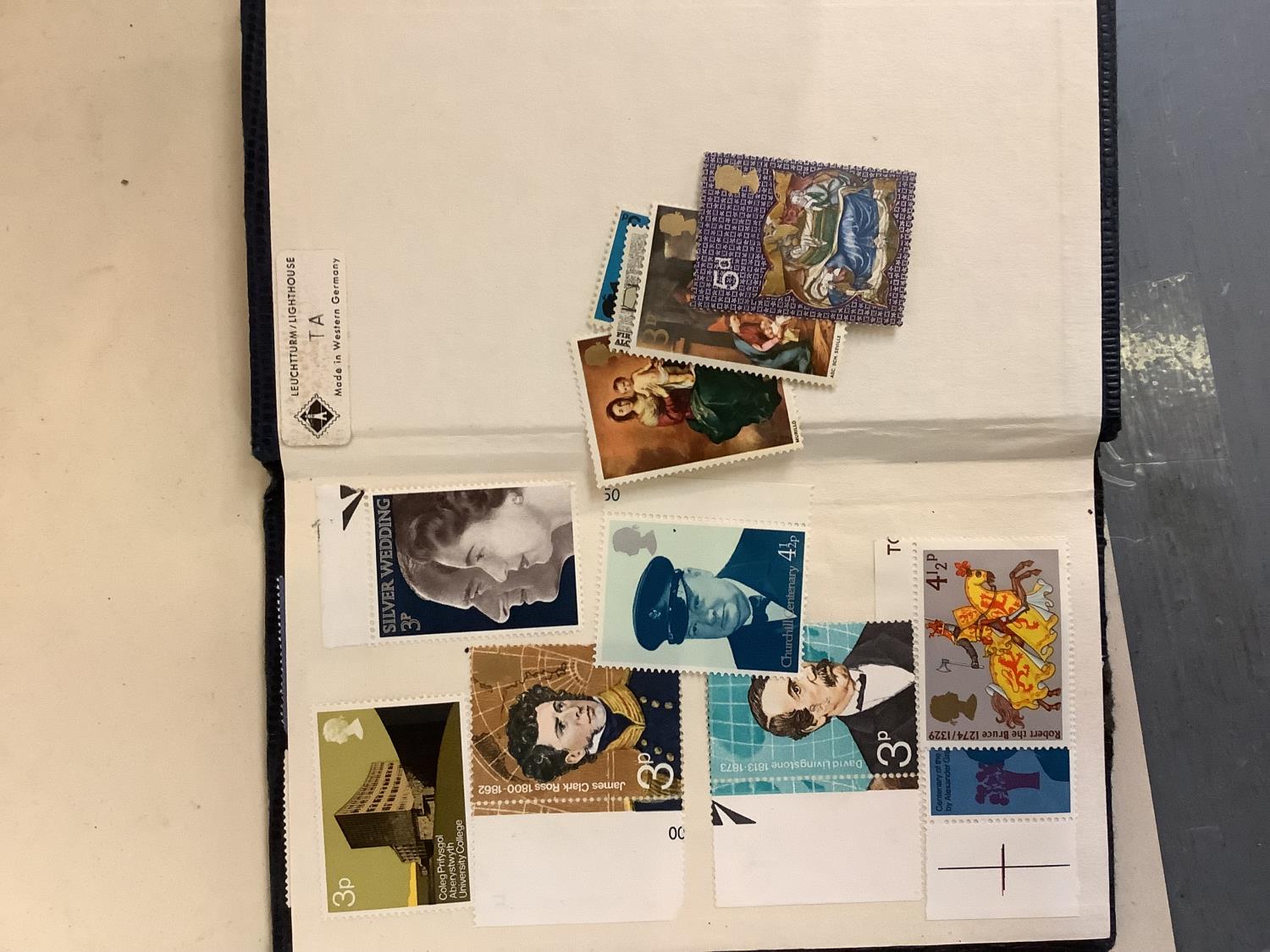 TWO COMMEMORATIVE STAMP ALBUMS, Great Britain and Chanel islands and loose stamps & a Quantity of - Bild 27 aus 41