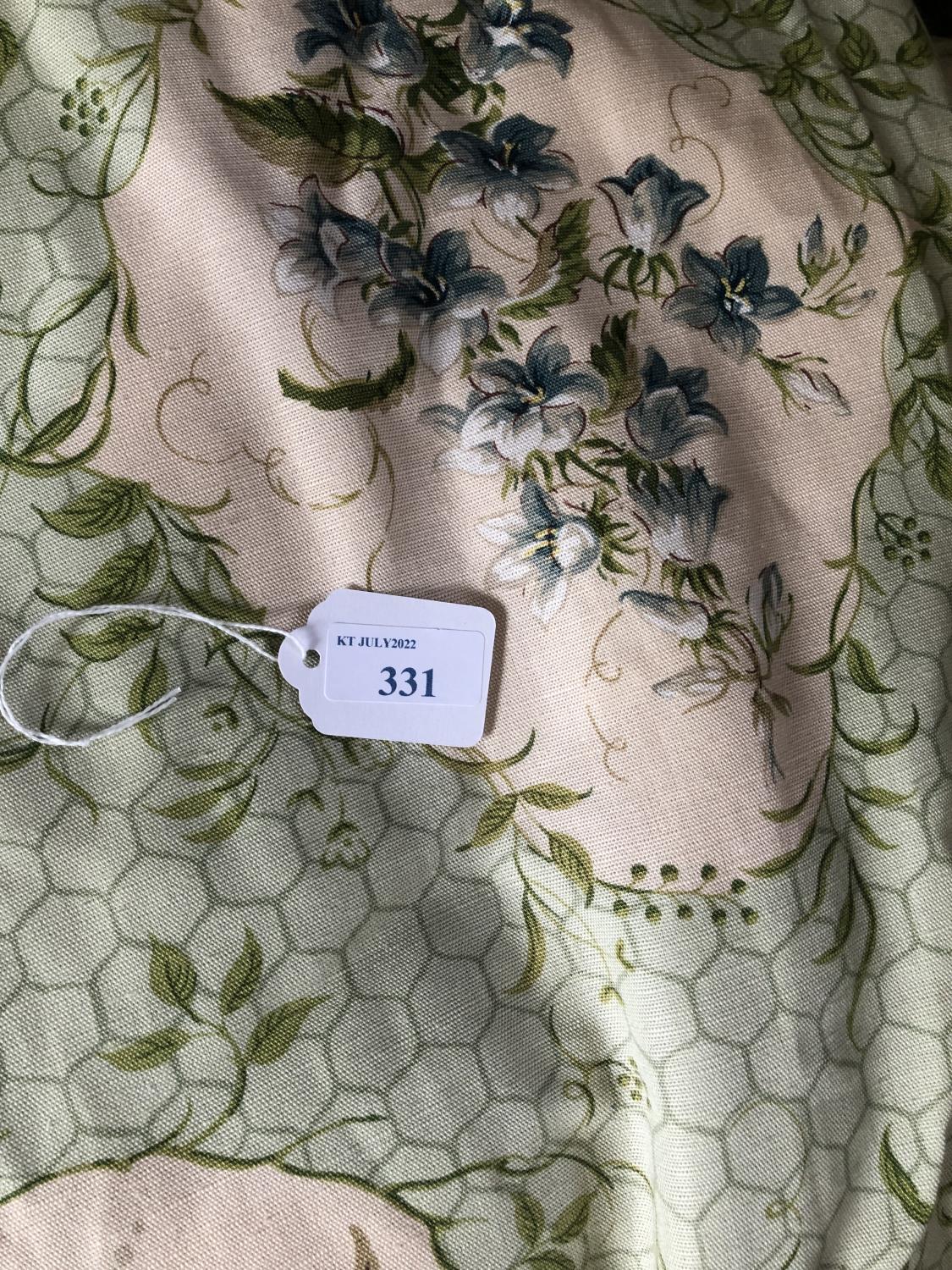 Pair curtains with floral pattern and green background. Lined and interlined; drop 200 width 200; - Image 4 of 4