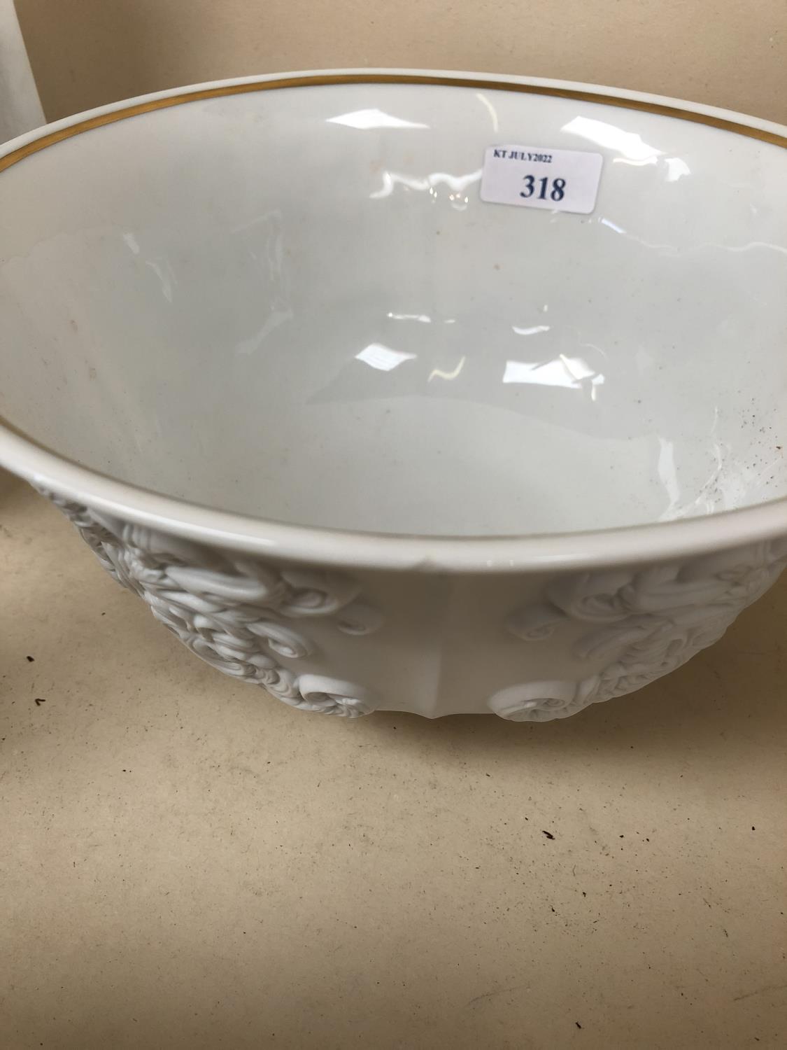 Pair of Rosenthal White Baroque Versace Bowls and a quantity of other decorative china wares - Image 10 of 29