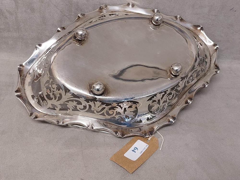 Sterling silver swing handled basket with pierced rim on four ball feet, Joseph Gloster Ltd - Image 2 of 3