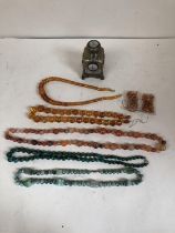 A collection of beaded jewellery to include an Amber graduated bead necklace, malachite graduated