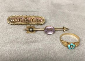 15ct gold bar brooch, and an unmarked yellow metal amethyst and seed pearl arrow brooch, and a