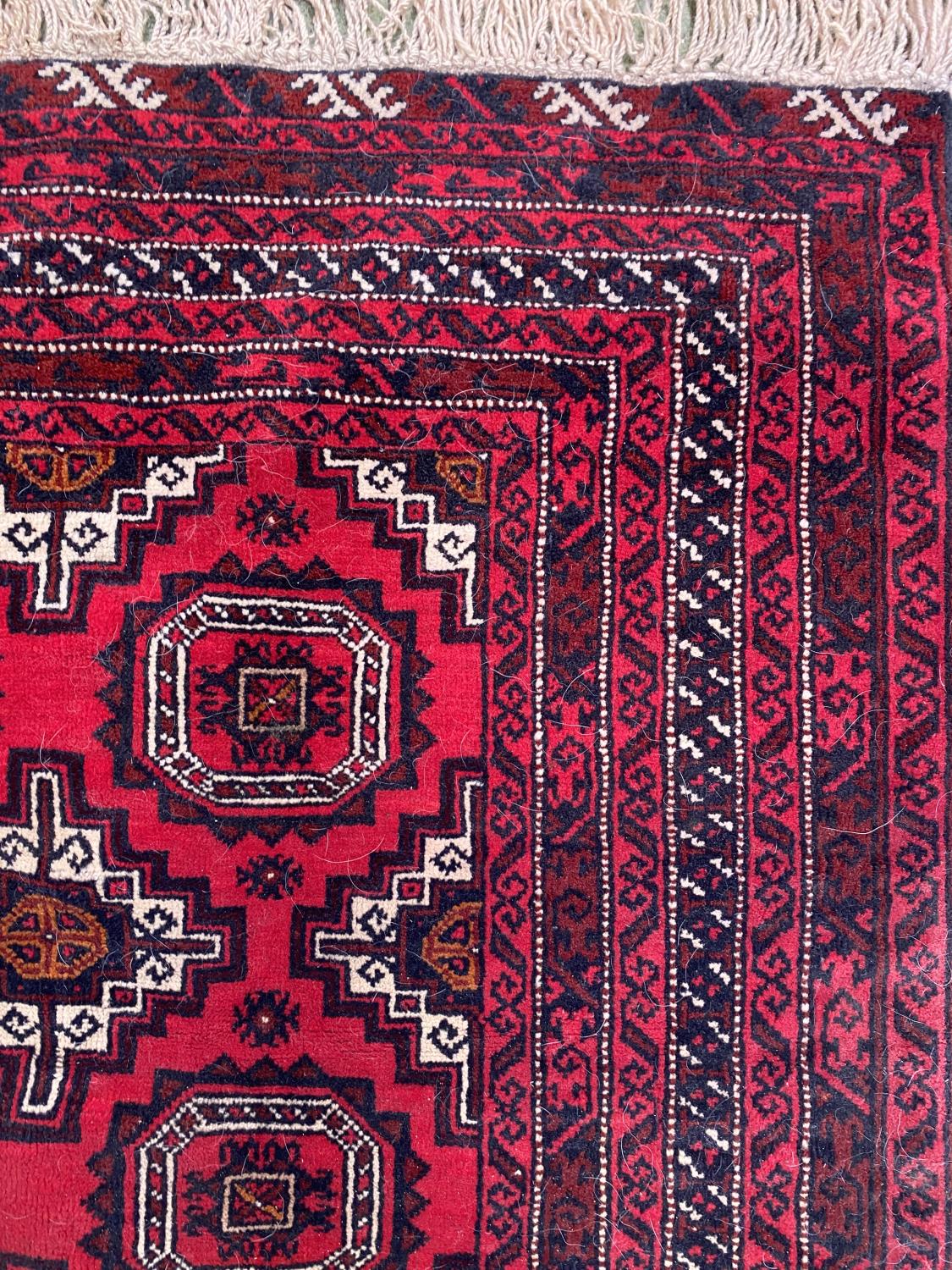 Red and brown oriental rug with brown and red borders, 123 x 175cm - Image 2 of 3