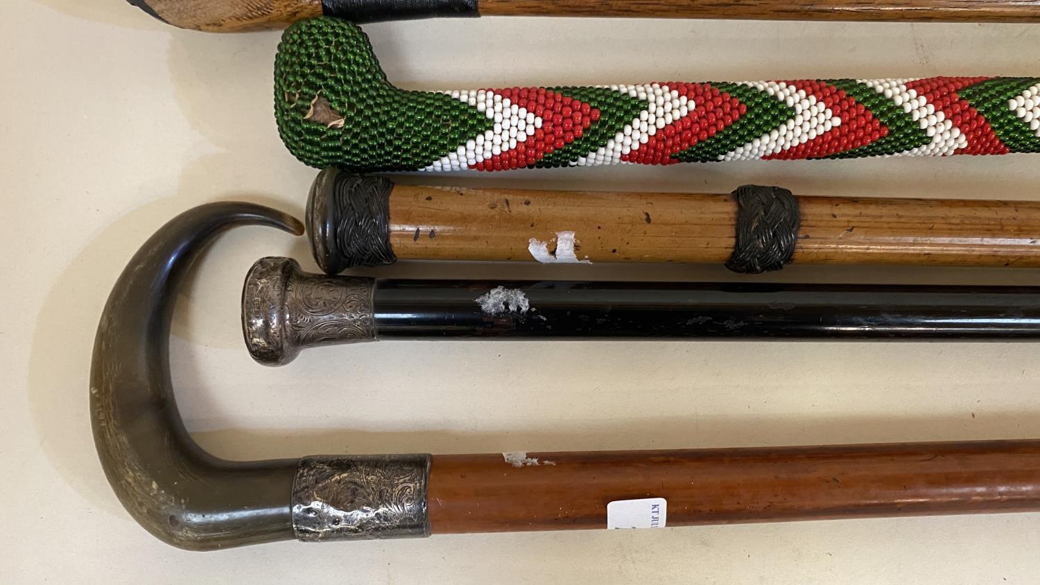 A quantity of walking sticks, canes with horn and white metal handles, golf clubs etc; including a - Bild 4 aus 9