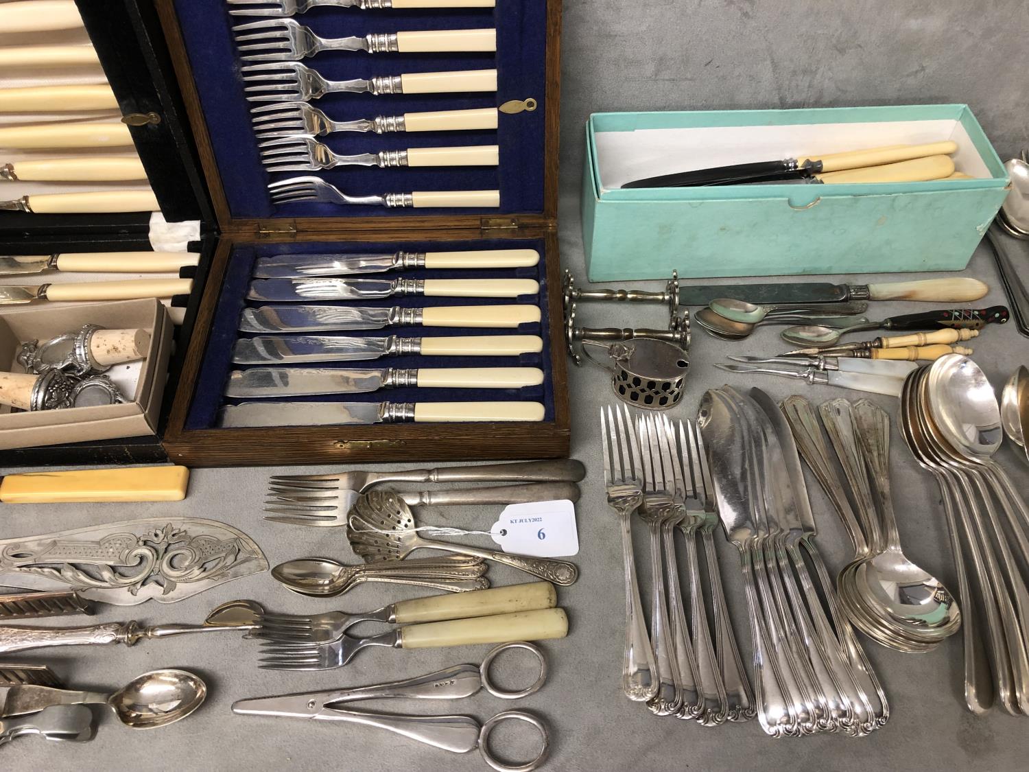 A large collection of silver plated wares to include boxed sets caddy spoons, asparagus tongs and - Image 10 of 14