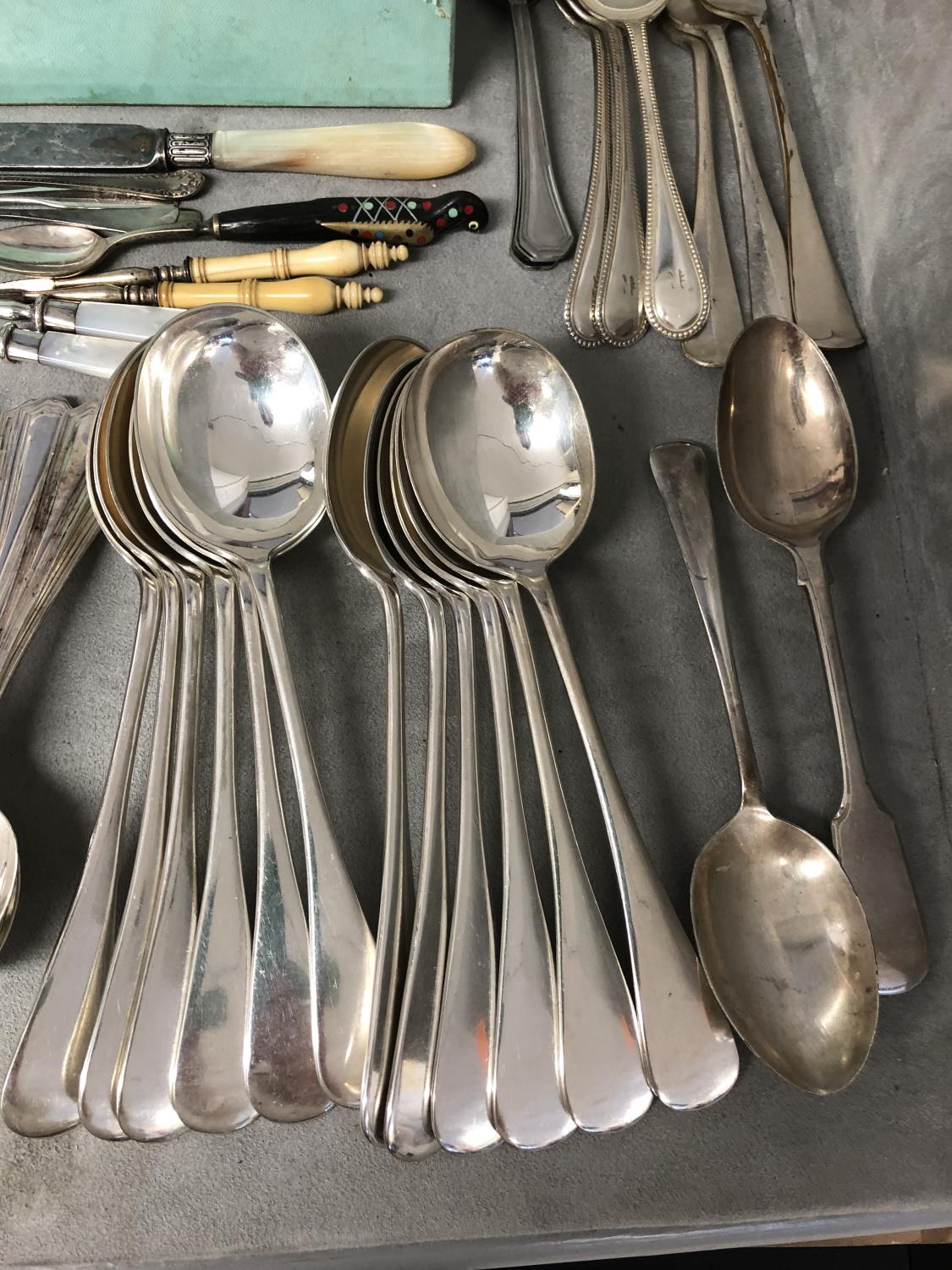 A large collection of silver plated wares to include boxed sets caddy spoons, asparagus tongs and - Image 9 of 14