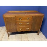 Light oak side cabinet, with 4 central drawers flanked by 2 cupboards, 128cm W