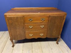 Light oak side cabinet, with 4 central drawers flanked by 2 cupboards, 128cm W