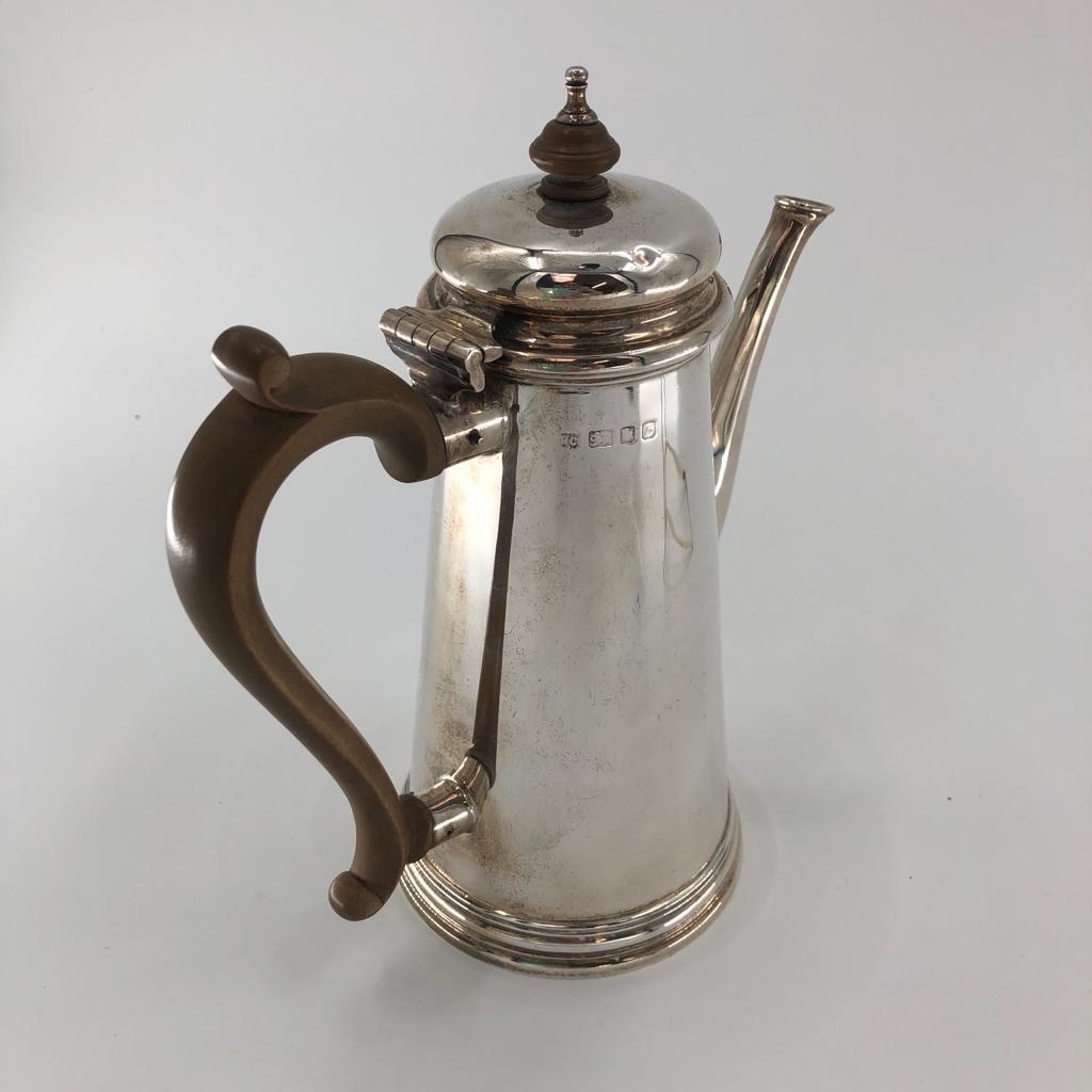 A sterling silver coffee pot by William Comyns & Son Ltd, London, 1957, 22cmH, 575g approx, - Image 5 of 7